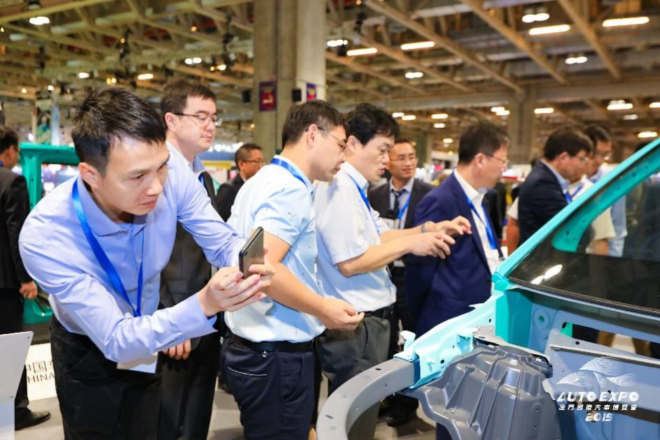 爱驰汽车携“上钢下铝”碰撞试验车身亮相2019中国车身大会