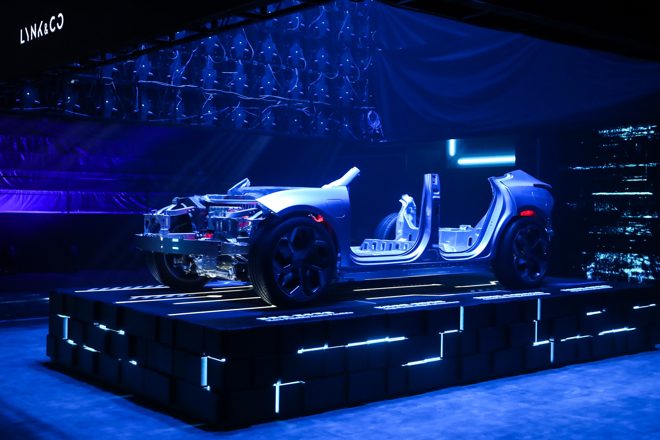 吉利SEA浩瀚智能进化体验架构发布 领克首款纯电概念车全球首发