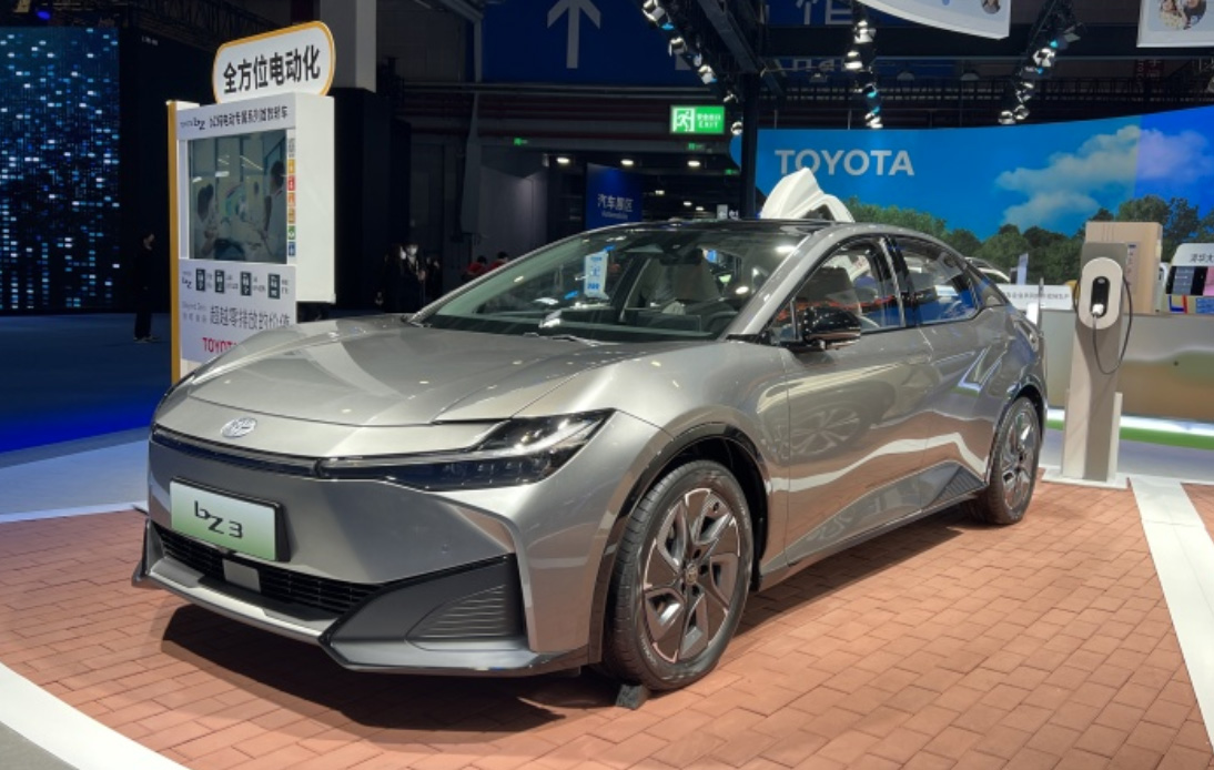 定位为纯电中型轿车 丰田bZ3亮相2022进博会