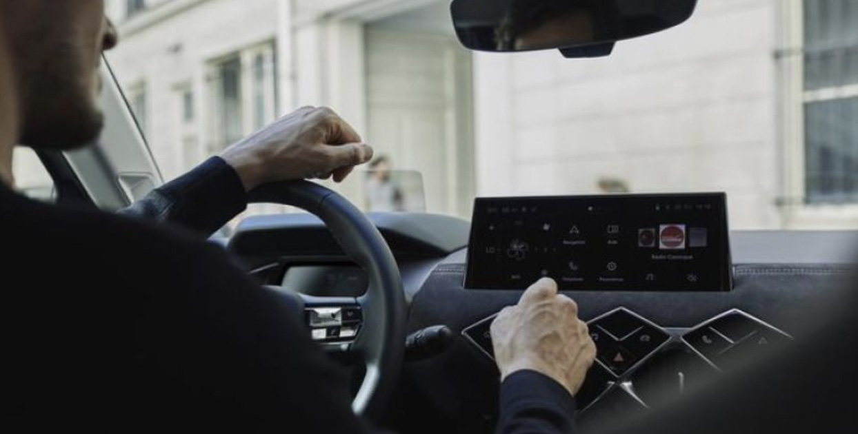 推出燃油與純電版車型 新款DS 3官圖發(fā)布 