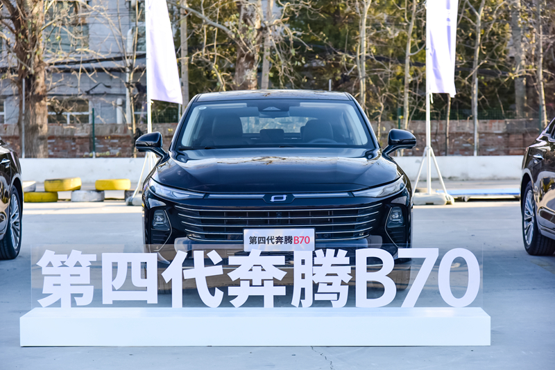 极速翻滚挑战成功 第四代奔腾B70安全品质再升级