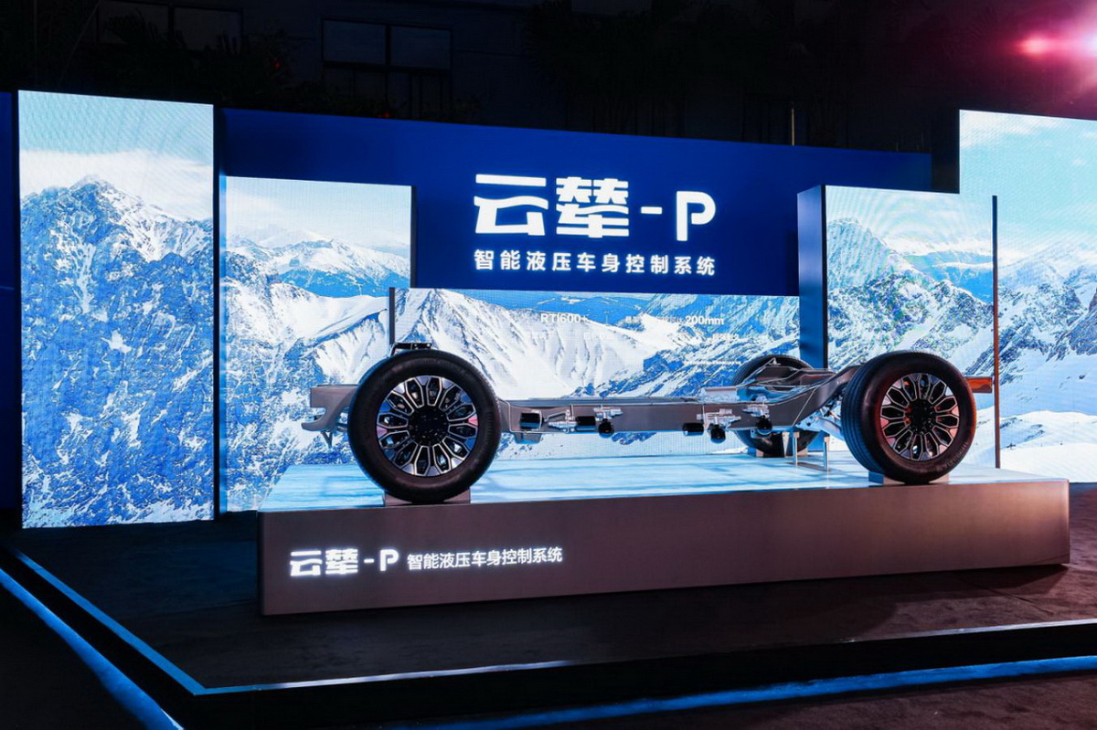 仰望汽车将独立参加2023上海车展 仰望U8同步开启预售