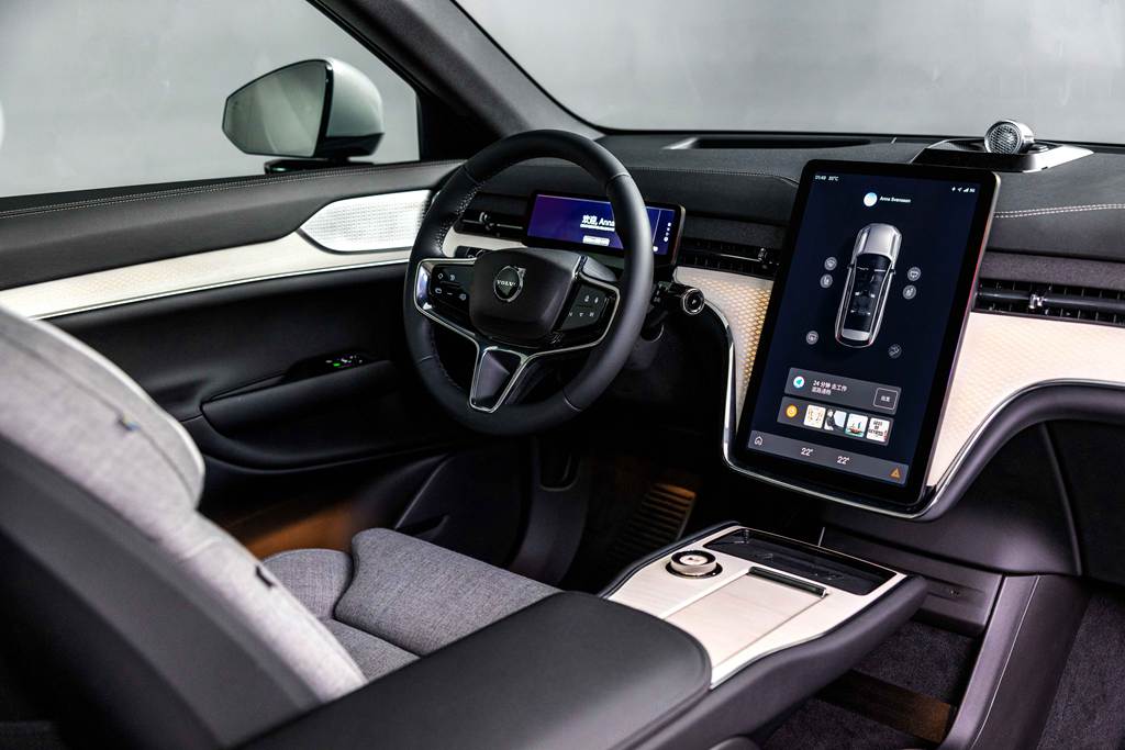 安全仍是第一/搭载DUS驾驶员感知系统 沃尔沃EX90国内首秀