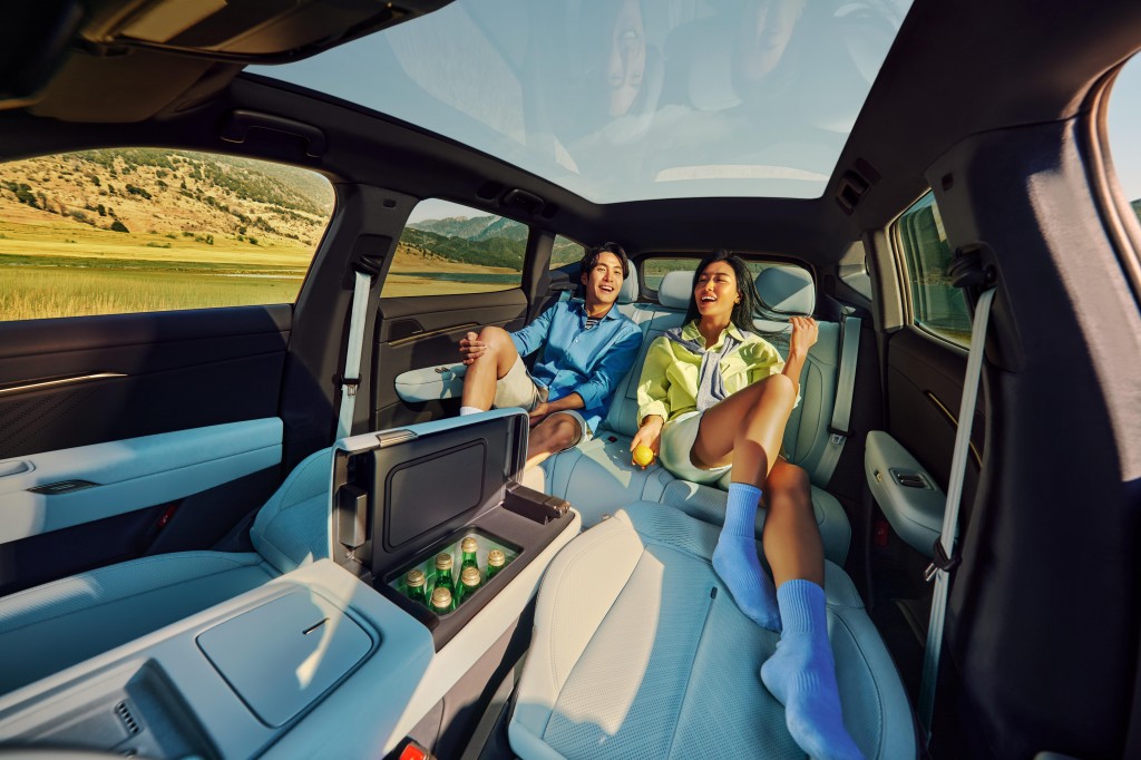 预售23.99万起 金标旗舰与众08登场 中德智电新力作