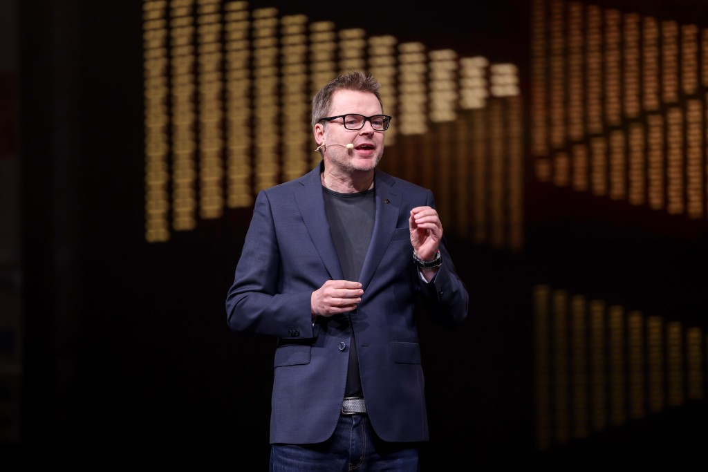 预售23.99万起 金标旗舰与众08登场 中德智电新力作