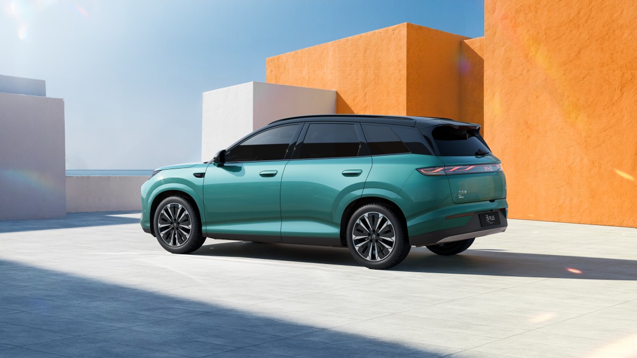 2026北京车展：比亚迪第三代元PLUS首发亮相