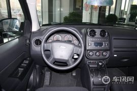 吉普-指南者-2.4 运动版