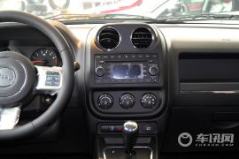 吉普-指南者-2.4 运动版