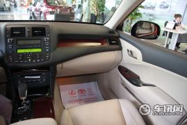 一汽丰田-皇冠-V6 2.5 Royal 真皮天窗导航版