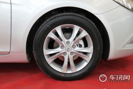 北京现代-索纳塔-2.4自动尊贵版