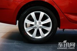 北京现代-瑞纳-1.4 BLUE AT