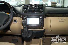 福建奔驰-威霆-2.5L 商务版8座