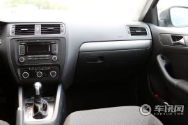 一汽-大众-速腾-1.6L 自动时尚型