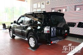 三菱-帕杰罗(进口)-3.0L 豪华版