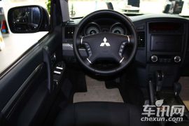 三菱-帕杰罗(进口)-3.0L 豪华版