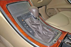 上海汽车-荣威950-2.4L 豪华行政版