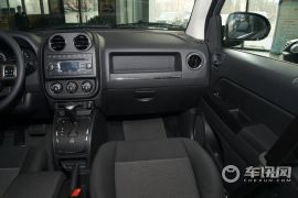 吉普-指南者-2.0 运动版