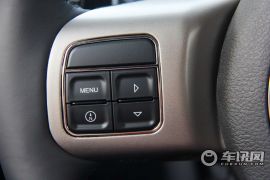 Jeep-自由客-2.4 豪华导航版