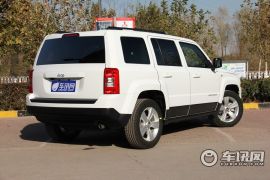 Jeep-自由客-2.4 豪华导航版