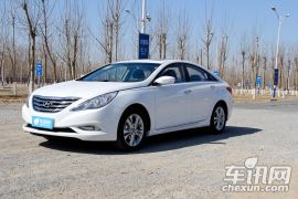 北京现代-索纳塔八-2.0自动尊贵版