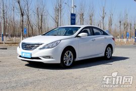 北京现代-索纳塔八-2.0自动尊贵版