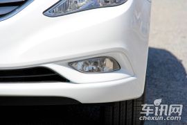 北京现代-索纳塔八-2.0自动尊贵版