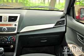 天津一汽-夏利N3-1.0L 三厢基本型