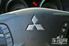 三菱-帕杰罗-3.0L 豪华版