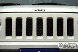 Jeep-自由客-2.4L 豪华导航版