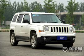 Jeep-自由客-2.4L 豪华导航版