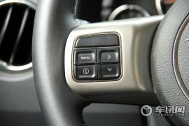 Jeep-自由客-2.4L 豪华导航版