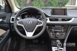 长安汽车-悦翔V7