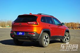 Jeep-自由光-2.4L 都市版