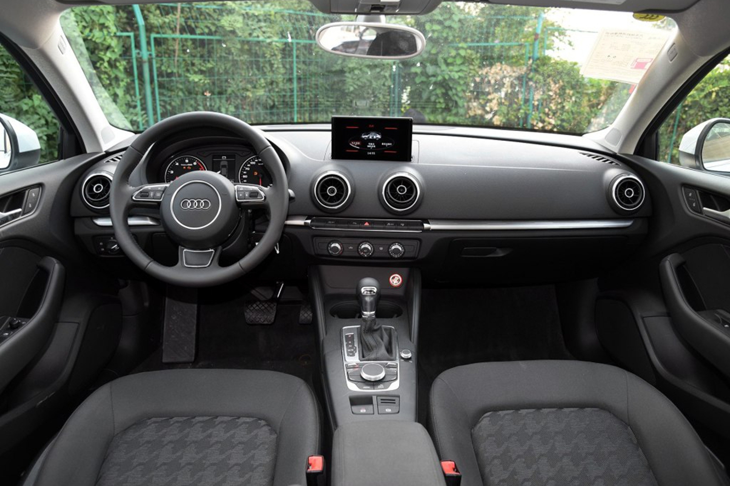 奥迪a3驾驶操作教程 car_default_BA9BA4B60261E3EE3F0E55CA66BCD299.jpg