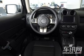 Jeep-自由客-2.4L 豪华导航版  ￥27.69