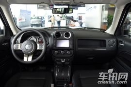 Jeep-自由客-2.4L 豪华导航版  ￥27.69