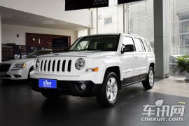 Jeep-自由客-2.4L 豪华导航版  ￥27.69