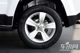 Jeep-自由客-2.4L 豪华导航版  ￥27.69