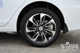 比亚迪-秦-1.5T 双冠旗舰Plus版