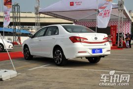 比亚迪-秦-1.5T 双冠旗舰Plus版