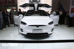 TESLA-MODEL X