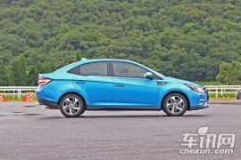 东风裕隆-锐3-1.6L CVT尊享型天窗版