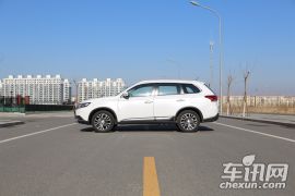 广汽三菱-欧蓝德-2.4L 四驱精英版 5座