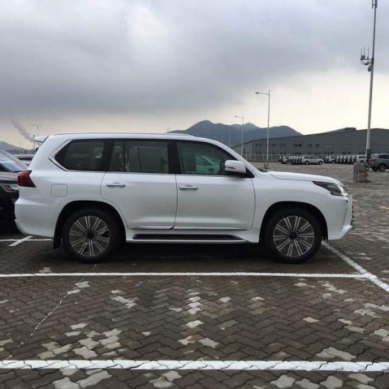 2016款雷克萨斯LX570中东八座21轮畅销中
