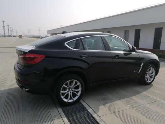 17款平行进口宝马X6 庞大车身 跑车的性能