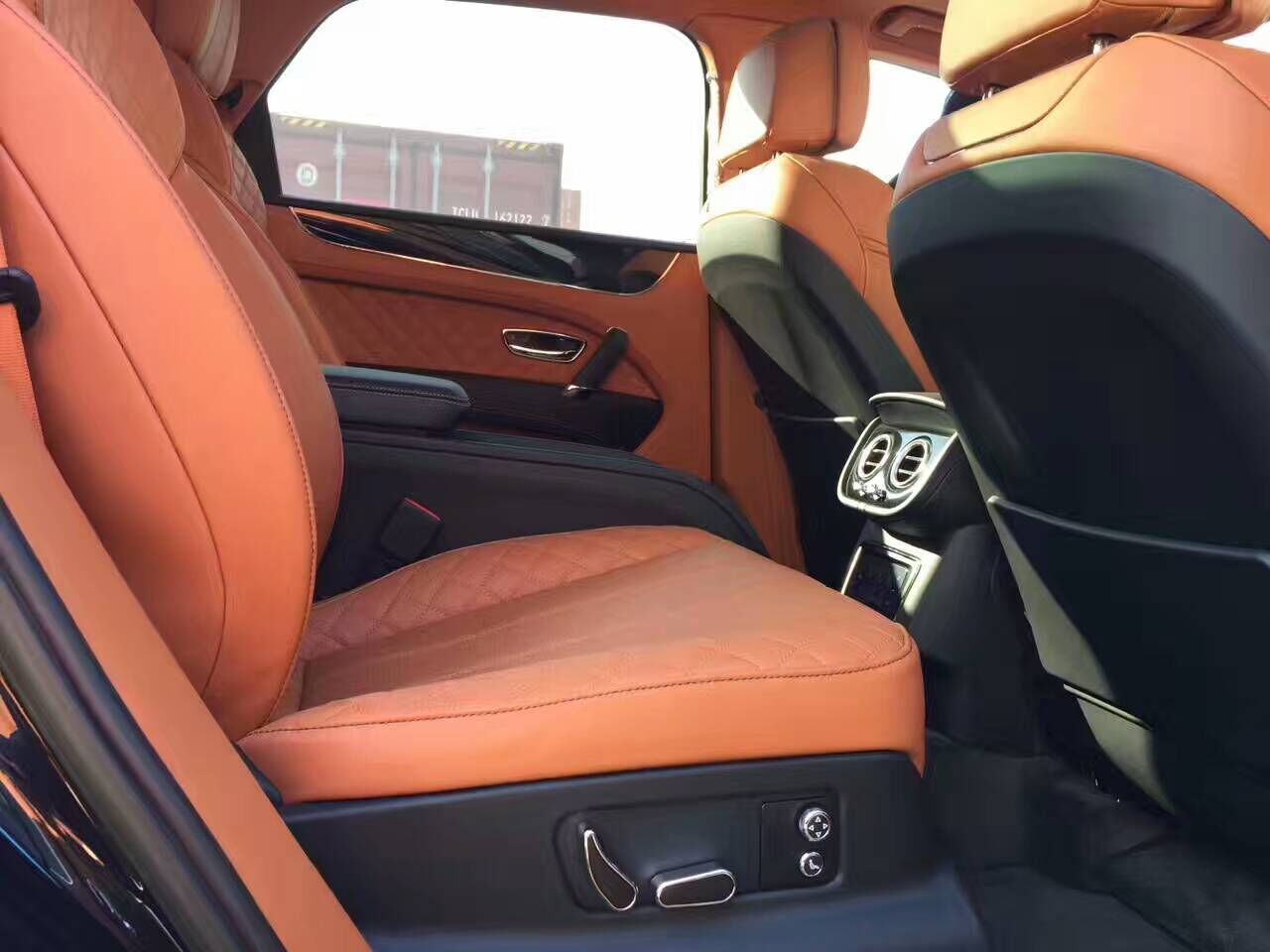 新款宾利添越柴油4.0 汽油6.0现车享钜惠