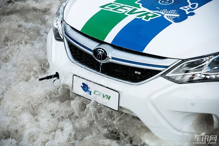 比亚迪宋EV300挑战天境之旅 征服青海湖 