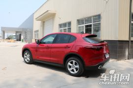 阿尔法罗密欧-Stelvio-2.0T 200HP 精英版
