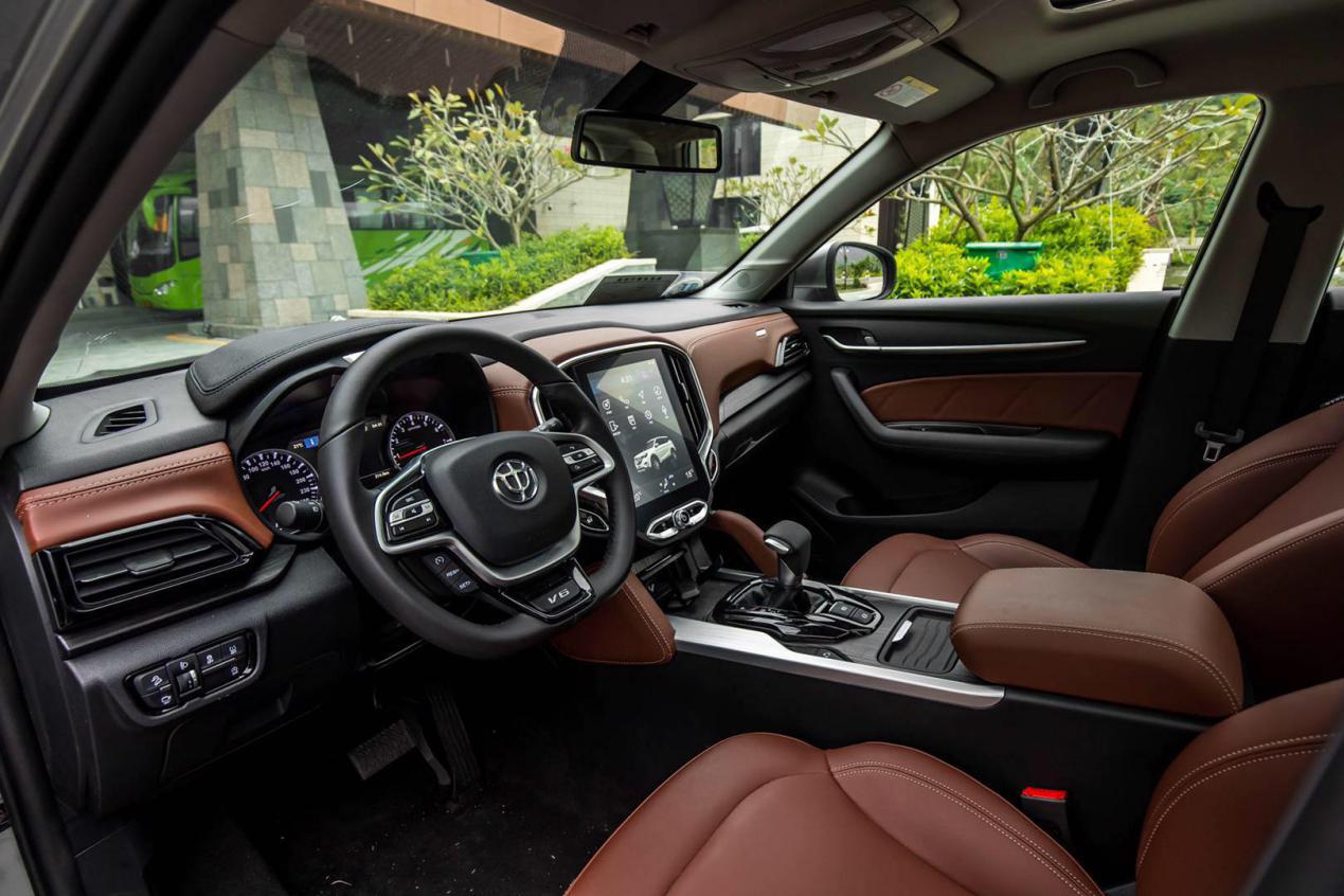 领跑东方风云榜 华晨中华V6获年度智能SUV_