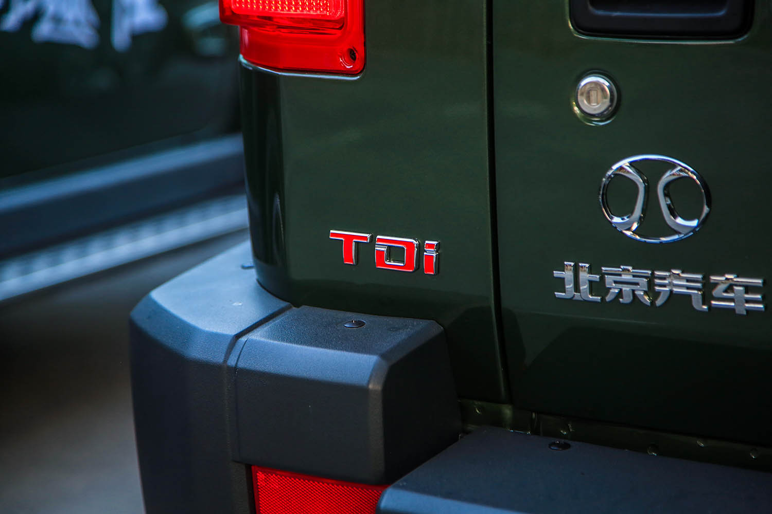 北京BJ40柴油版今日正式上市 售15.99万元